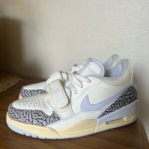 NIKE AIR JORDAN LEGACY 312 LOW - WOMENS